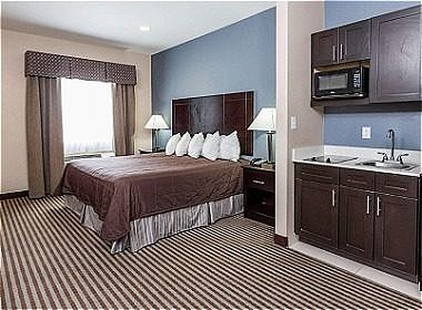 Queen Suite Room with Two Queen Beds – Disability Access- Non-Smoking 01