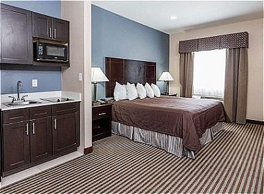 Queen Suite Room with Two Queen Beds – Disability Access- Non-Smoking 02